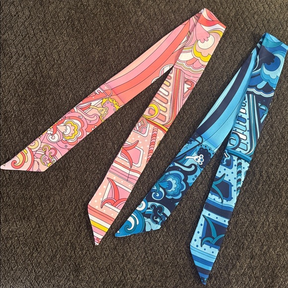 Scarfs - Picture 4 of 4